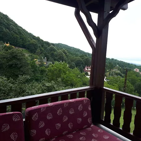 فيلة With Lake View