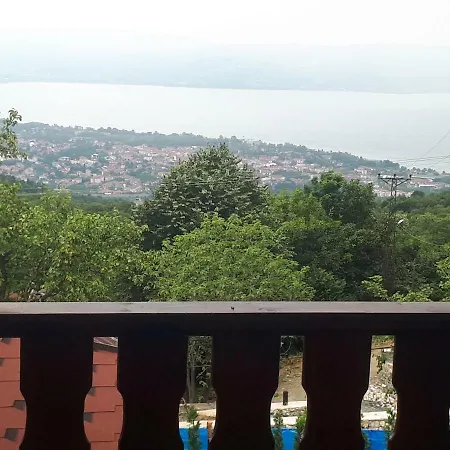 فيلة With Lake View *