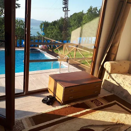 With Lake View فيلة سبانجا
