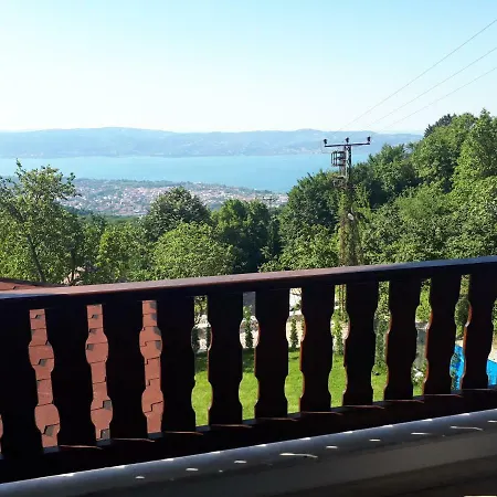 فيلة With Lake View